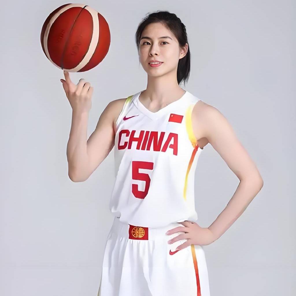 大胆预测，2026女篮世界杯，中国女篮首发阵容，会是以下五位球员