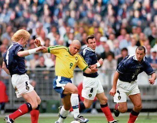 新闻｜2026世界杯分组：梅罗或上演提前对决！