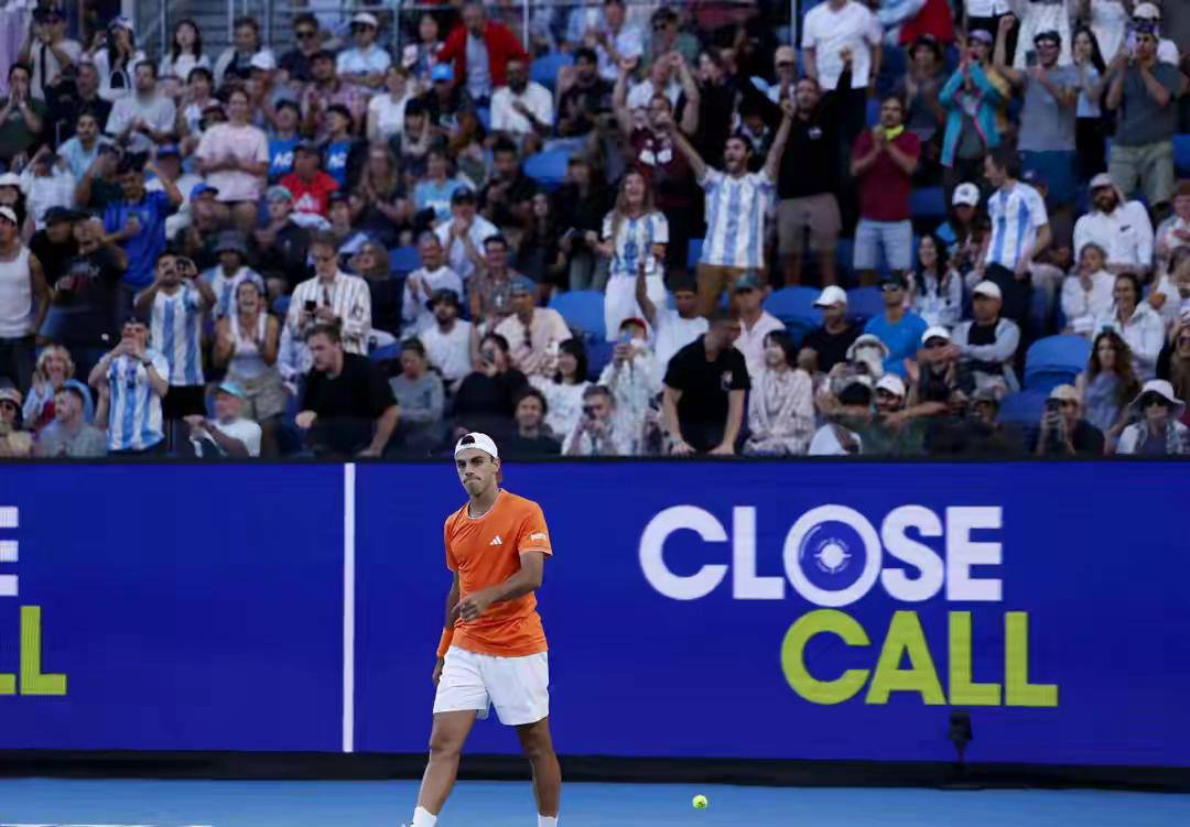 塞伦多洛强势晋级澳网十六强 卢布列夫遗憾出局