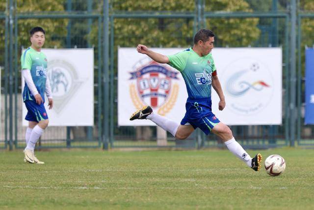 都市周末杯足球擂台赛娱乐组进入淘汰赛阶段，四强名单正式揭晓